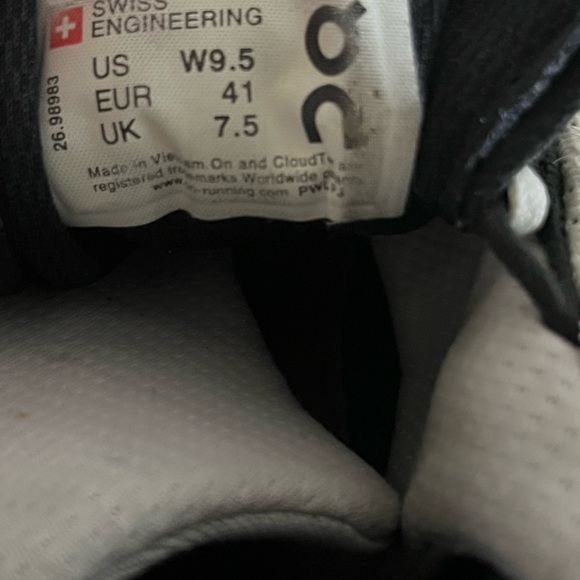 On clouds women size 9.5 - Picture 4 of 4